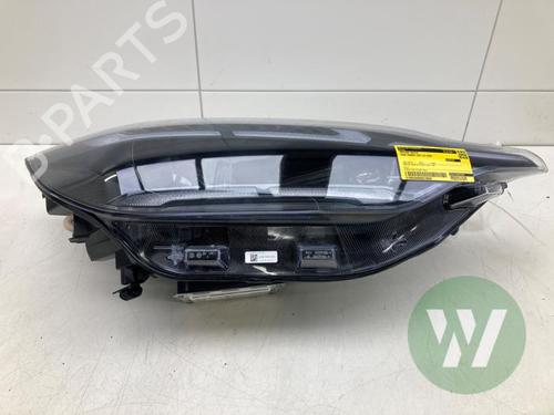 Used Right headlight Right headlight FORD TRANSIT CUSTOM V710 Van (NRN) 2.5 Duratec Plug-in-Hybrid (232 hp) 39916348 39916348