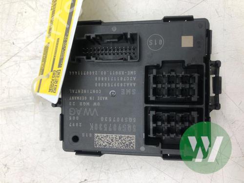 Used Electronic module Electronic module SKODA OCTAVIA IV Combi (NX5, PV5) 1.5 TSI (116 hp) 39916369 39916369