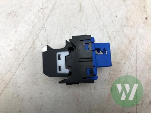 Used Switch Switch OPEL CROSSLAND X / CROSSLAND (P17, P2QO) 1.2 (75) (131 hp) 33675916 33675916