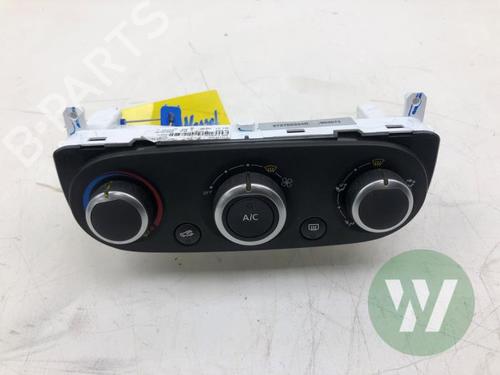 Used Climate control RENAULT CLIO IV Grandtour (KH_) 1.2 TCe 120 (KHAU) (118 hp) 31319567