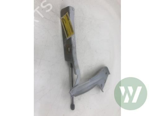 Used Hinge/Door check strap JAGUAR F-PACE (X761) 2.0 Ti4 AWD (300 hp) 32179786