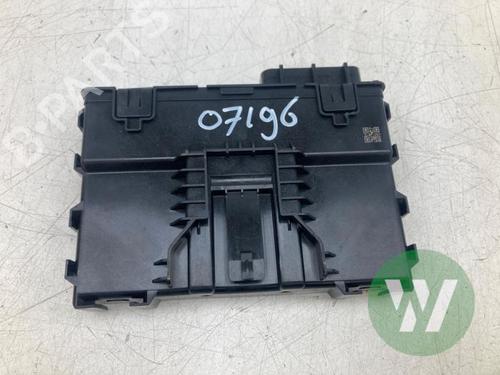 Used Control unit Control unit RENAULT MEGANE E-TECH SUV EV60 (BNJ1) (218 hp) 39915944 39915944