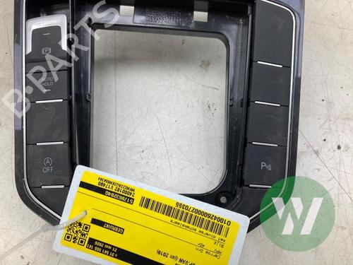 Console centrale Console centrale VW GOLF SPORTSVAN VII (AM1, AN1) 1.5 TSI (130 hp) 36073024 36073024
