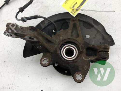 Used Right front steering knuckle Right front steering knuckle RENAULT CLIO IV Grandtour (KH_) 0.9 TCe 90 (90 hp) 33721280 33721280