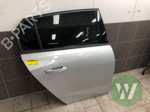 Used Right rear door Right rear door 37525444 37525444