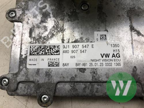 Used Control unit Control unit PORSCHE TAYCAN Cross Turismo (Y1B) 4S Performance Battery Plus (Y1BDB1) (571 hp) 39916154 39916154