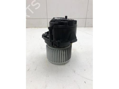 Used Heater blower motor Heater blower motor RENAULT CAPTUR II (HF_) TCe 140 (HFN0) (140 hp) 39913230 39913230