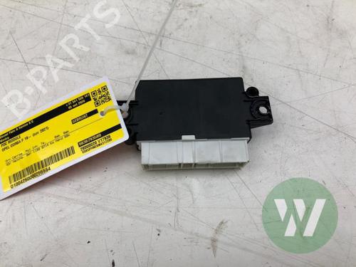 Used Electronic module OPEL CORSA F (P2JO) 1.2 (68) (101 hp) 32853430