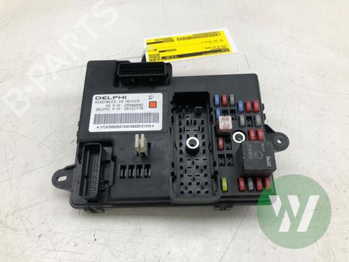 Used Fuse box OPEL GT Convertible (M07) 2.0 (G67) (264 hp) 33165749