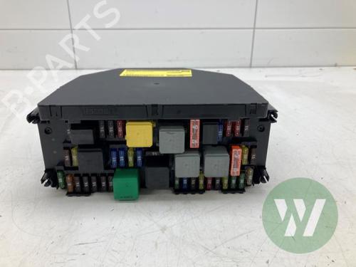 Caja reles / fusibles Caja reles / fusibles MERCEDES-BENZ E-CLASS (W212) E 200 CDI / BlueTEC (212.005, 212.006) (136 hp) 36884377 36884377