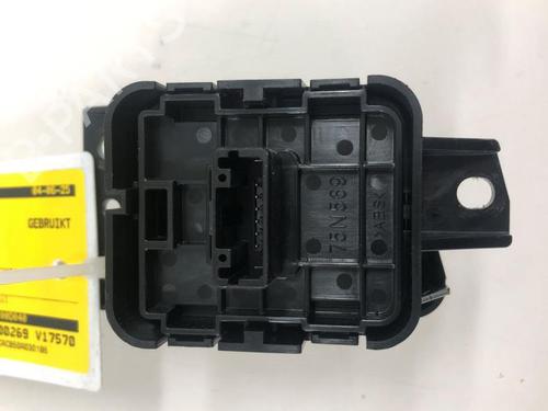 Used Switch Switch TOYOTA YARIS CROSS (MXP_) 1.5 Hybrid (MXPJ10) (116 hp) 39913796 39913796