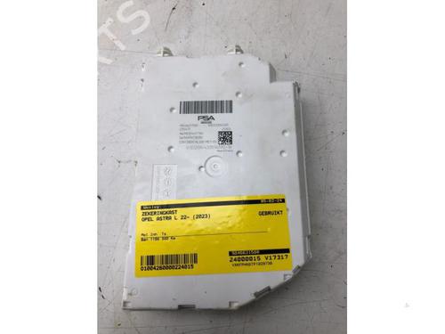 Used Fuse box OPEL CROSSLAND X / CROSSLAND (P17, P2QO) 1.2 (75) (131 hp) 18953109