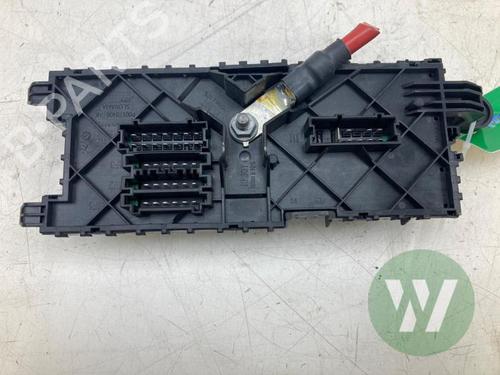 Used Fuse box Fuse box 37704015 37704015