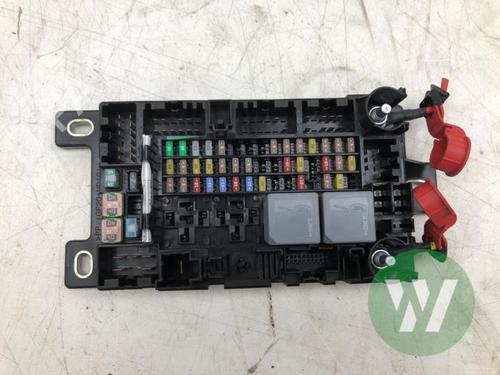 Used Fuse box Fuse box 37228170 37228170