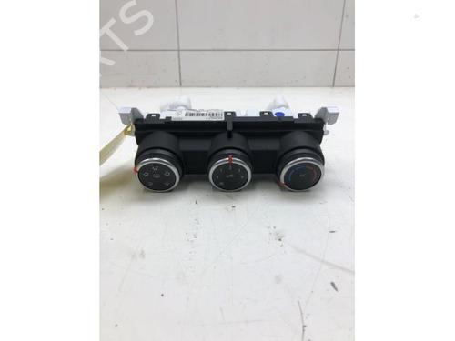 Used Climate control Climate control RENAULT CAPTUR II (HF_) TCe 140 (HFN0) (140 hp) 39913248 39913248