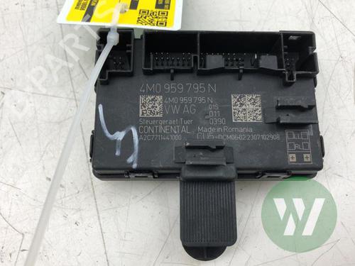 Used Electronic module Electronic module PORSCHE TAYCAN Cross Turismo (Y1B) 4S Performance Battery Plus (Y1BDB1) (571 hp) 39916078 39916078