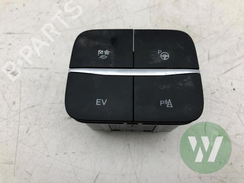 switch-ford-kuga-iii-dfk-2019-39915399 main image