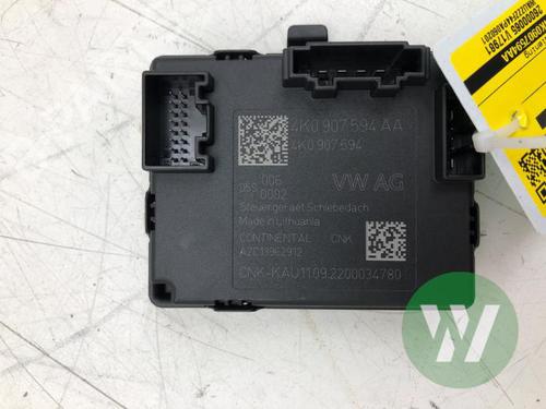 switch-audi-a4-b9-avant-8w5-8wd-2015-34530425 main image