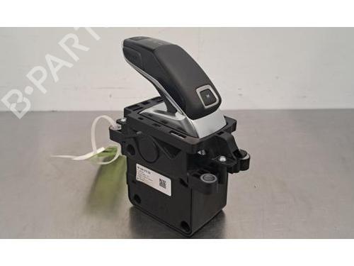 Used Gear lever PEUGEOT 3008 II SUV (MC_, MR_, MJ_, M4_) 1.2 THP/ PureTech 130 (MRHNSM, MRHNSU, MRHNSJ, MRHNYW,... (131 hp) 29214767