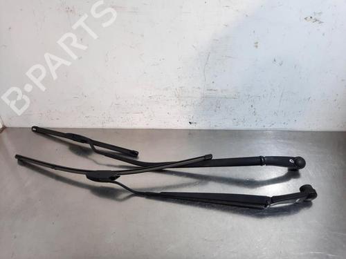 Used Front windshield wiper arm HYUNDAI i20 II (GB, IB) 1.2 (75 hp) 23589991