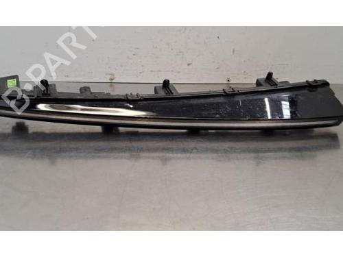 Used Left daytime light Left daytime light 37689544 37689544