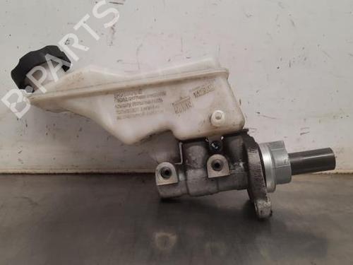 Used Brake master cylinder KIA SORENTO III (UM) 2.2 CRDi 4WD (200 hp) 21674144