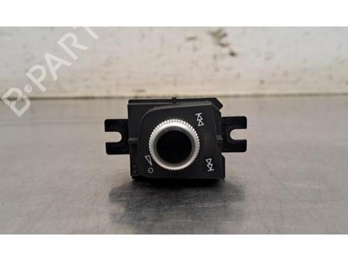 switch-audi-a4-b9-avant-8w5-8wd-2015-36099788 main image