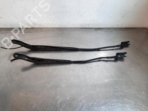 Used Front windshield wiper arm Front windshield wiper arm 38099751 38099751