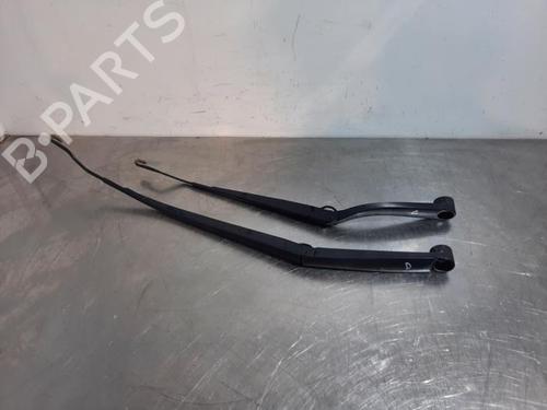 Used Front windshield wiper arm HYUNDAI TUCSON (TL, TLE) 1.7 CRDi (141 hp) 19631803