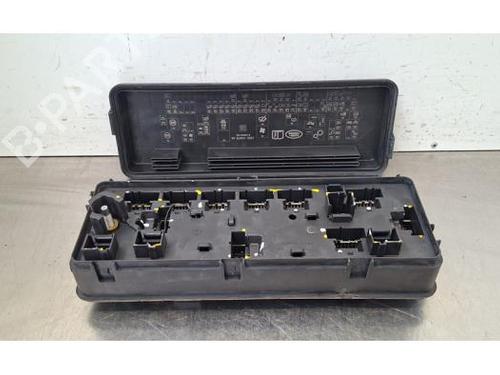 Caja reles / fusibles Caja reles / fusibles 38157769 38157769