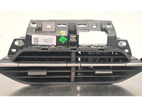 Used Air vent PEUGEOT 208 II (UB_, UP_, UW_, UJ_) e-208 (156 hp) 29055114