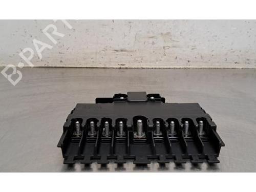 Used Fuse box Fuse box 36872742 36872742