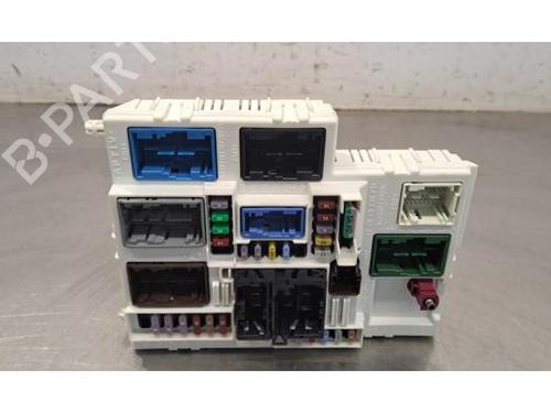 Used Fuse box Fuse box 33031165 33031165
