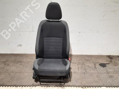 Used Right front seat TOYOTA YARIS (_P13_) 1.5 Hybrid (NHP130_, NHP130) (101 hp) 17564120