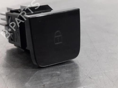 switch-renault-kadjar-ha_-hl_-2015-36508577 main image