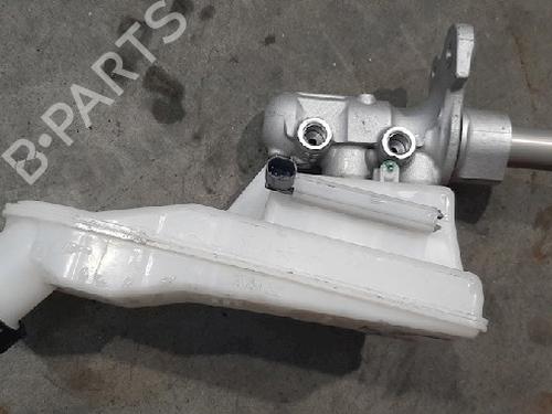Brake master cylinder MERCEDES-BENZ GLA-CLASS (X156) GLA 200 CDI 4-matic (156.902) A2464300301 | 32670345