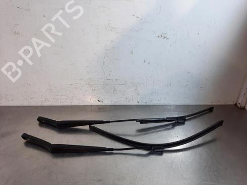 Used Front windshield wiper arm VW GOLF VII (5G1, BQ1, BE1, BE2) 2.0 GTD (184 hp) 23592591