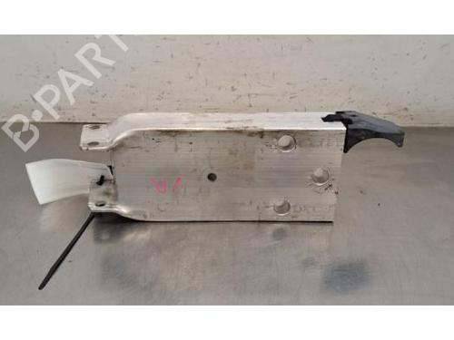 Used Front bumper reinforcement Front bumper reinforcement 37453885 37453885