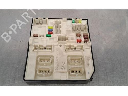 Used Fuse box RENAULT MASTER III Van (FV) 2.3 dCi 135 FWD (FV0N, FV08, FV06, FV00) (136 hp) 28081823