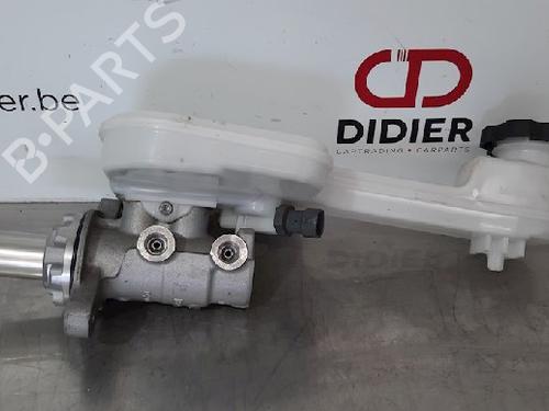 Used Brake master cylinder TESLA MODEL X (5YJX) P100D AWD (772 hp) 10879078