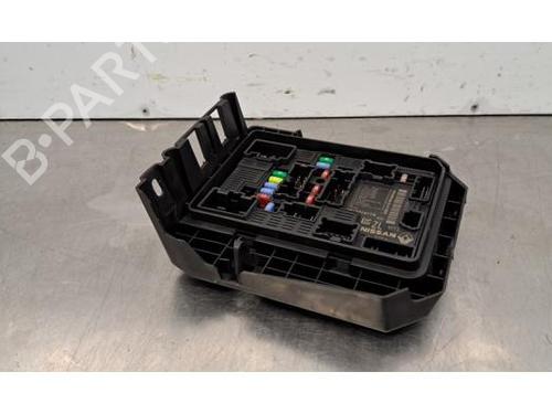Used Fuse box RENAULT CAPTUR II (HF_) Blue dCi 115 (HFAD) (116 hp) 30521603