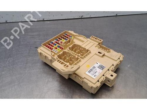 Used Fuse box Fuse box 37092253 37092253
