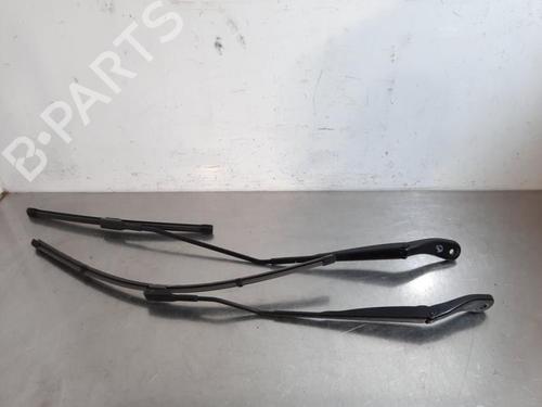 Used Front windshield wiper arm DACIA SANDERO III 1.0 TCe 90 (91 hp) 19632381