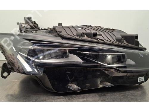 Used Right headlight PEUGEOT 308 III (FB_, FH_, FP_, F3_, FM_) PureTech 130 (FPHNSL, FPHNST) (131 hp) 31241746