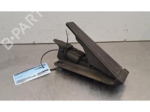 pedal-porsche-taycan-y1a-2019-34268595 main image