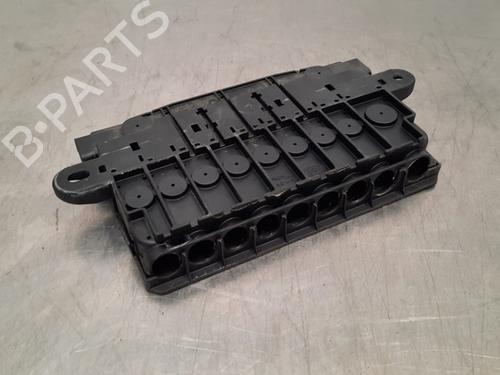 Used Fuse box LAND ROVER RANGE ROVER SPORT II (L494) 2.0 Si4 4x4 (300 hp) 17564772