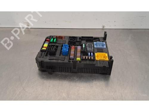 Used Fuse box OPEL CORSA F (P2JO) Corsa-e (156 hp) 32276738