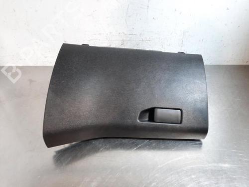 Used Glove box PEUGEOT 308 II (LB_, LP_, LW_, LH_, L3_) 1.6 BlueHDi 120 (120 hp) 23637867