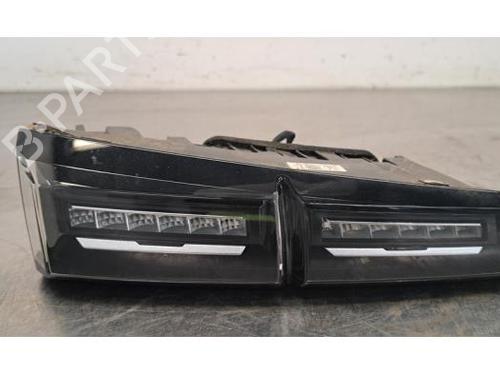 Used Left taillight PEUGEOT 308 III (FB_, FH_, FP_, F3_, FM_) e-308 (FMZKWZ) (156 hp) 28033169