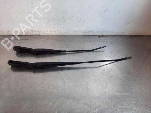 Used Front windshield wiper arm Front windshield wiper arm 37689498 37689498